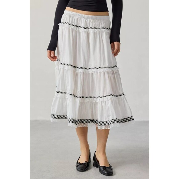 Urban Outfitters Dresses & Skirts - Urban Outfitters Kimchi Blue Esther Lace Trim Tiered Midi Skirt White XS 284101
